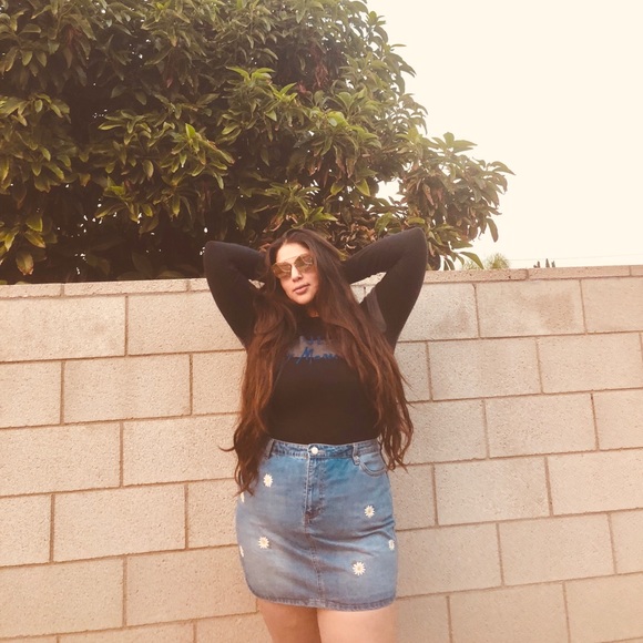 💎🖤Guess by Marciano “Sweater” Long Sleeve🖤💎 - Picture 2 of 5